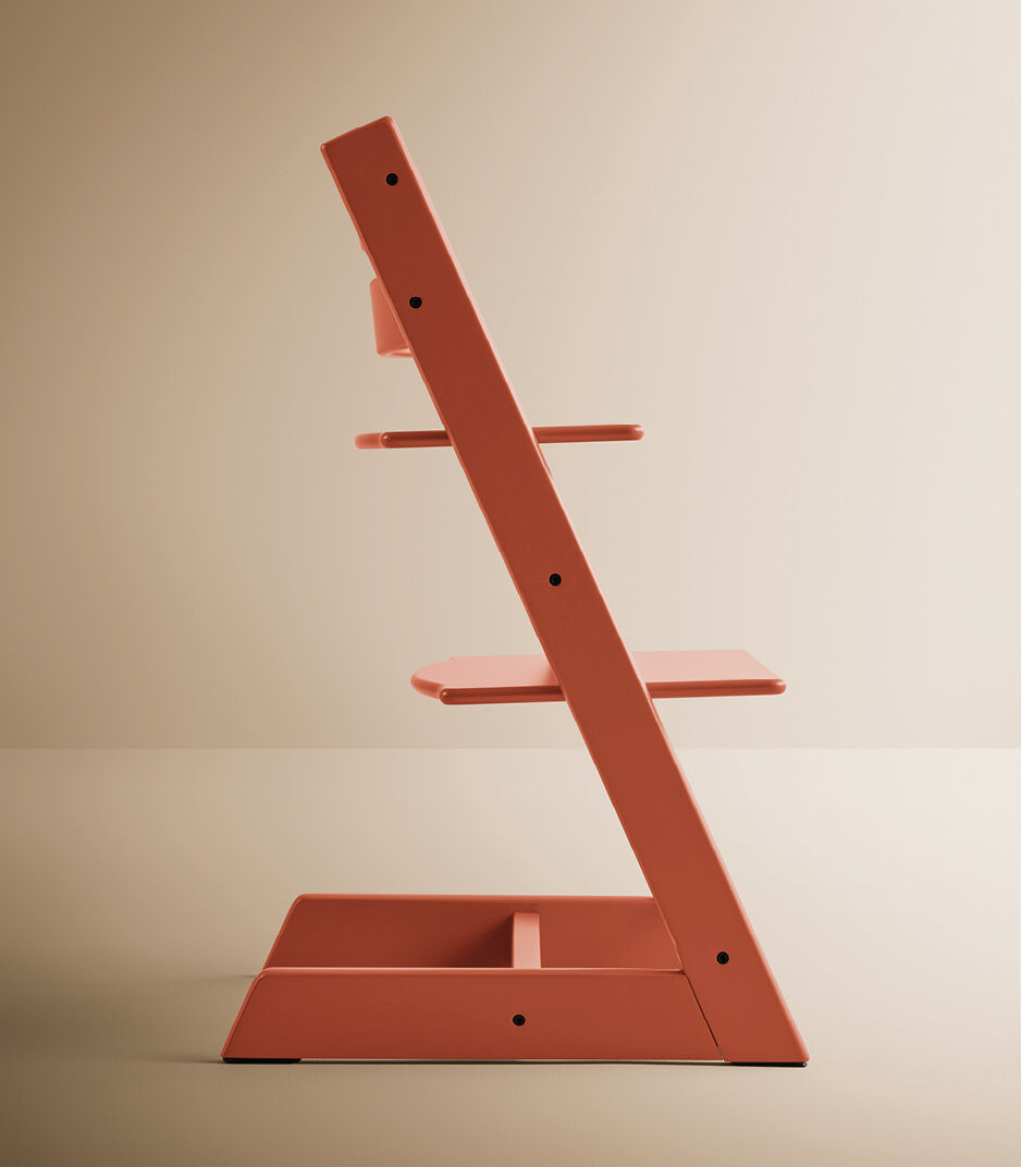 Tripp Trapp® Terracotta. Styled. Side view. galery image 8